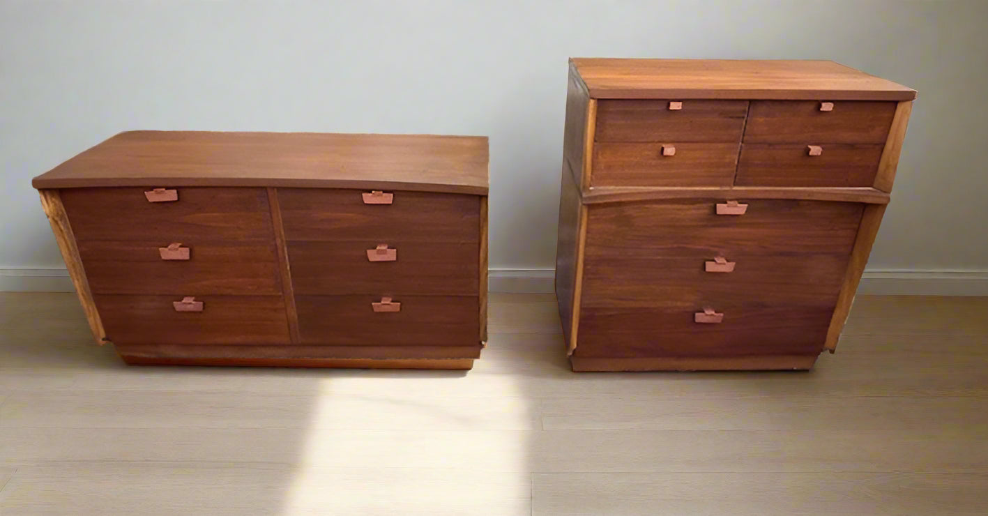 Refinished 1960s American of Martinsville 2-Piece Walnut MCM Dresser Set
