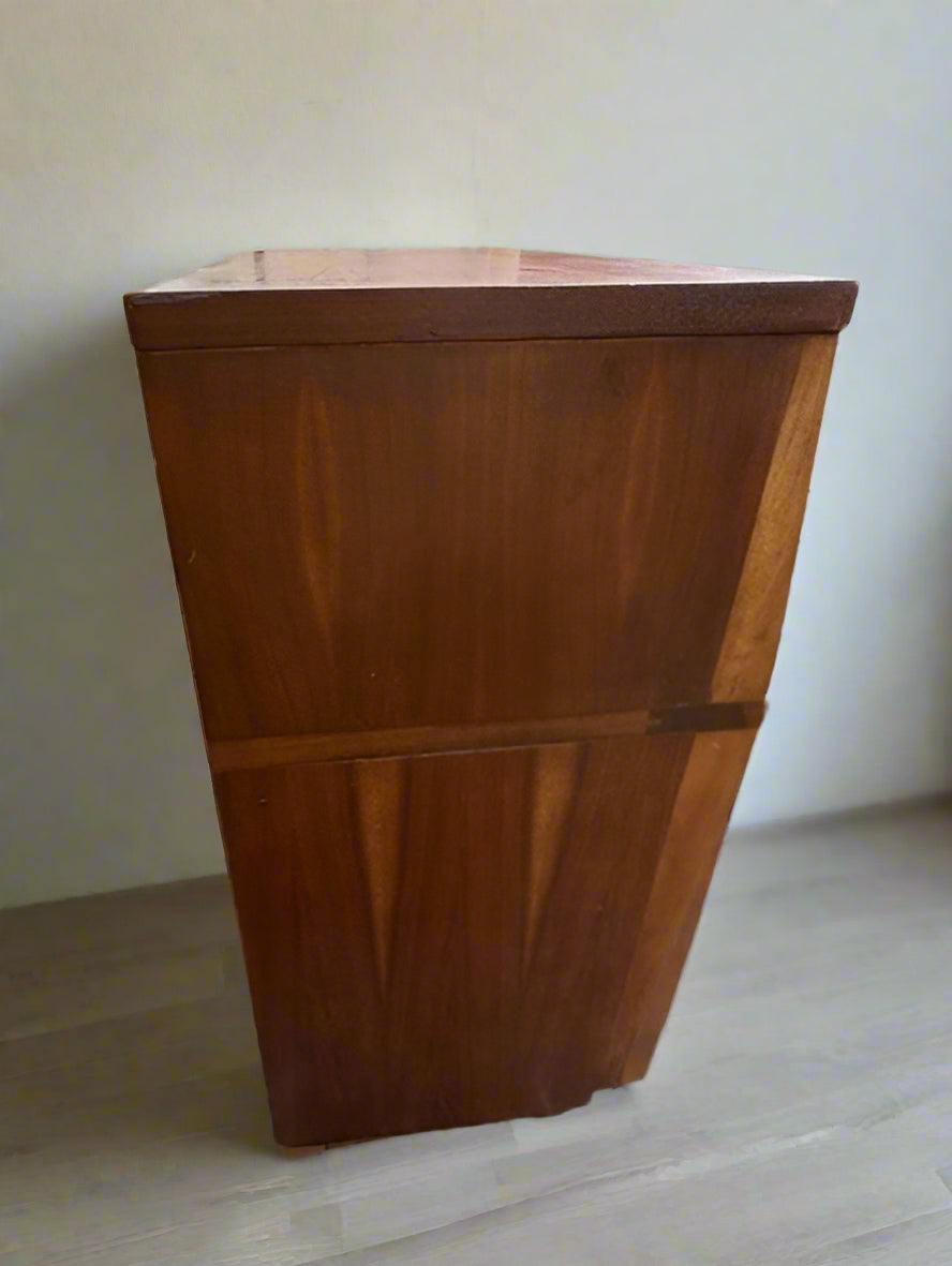 Refinished 1960s American of Martinsville 2-Piece Walnut MCM Dresser Set